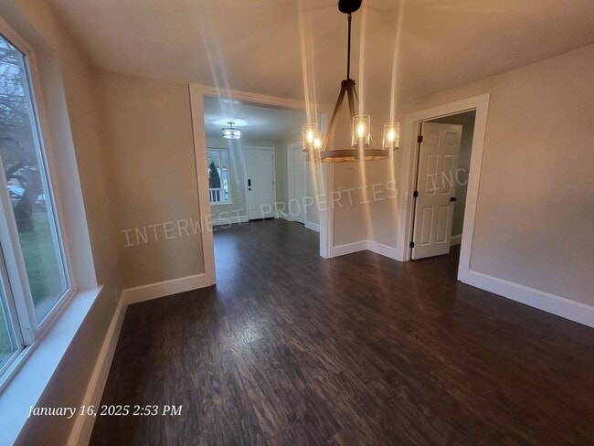 Building Photo - Super Cute 2bd Ranch Style Hillsboro home w/Garage, w/d hookups and yard!