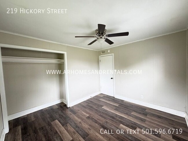 Building Photo - 219 Hickory St