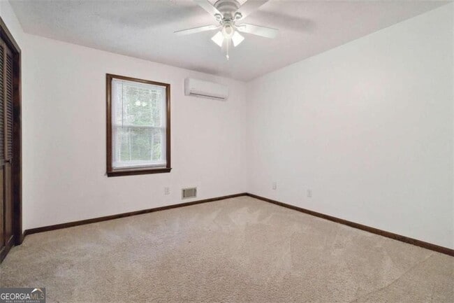 Building Photo - 3040 Land Rd