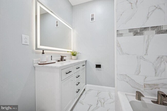 Building Photo - 1317 S 19th St