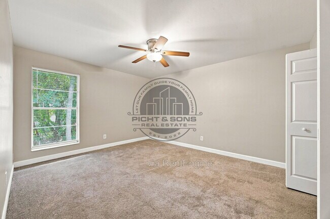 Building Photo - 457 White Dr