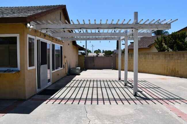 Building Photo - 2169 N Mori Ln