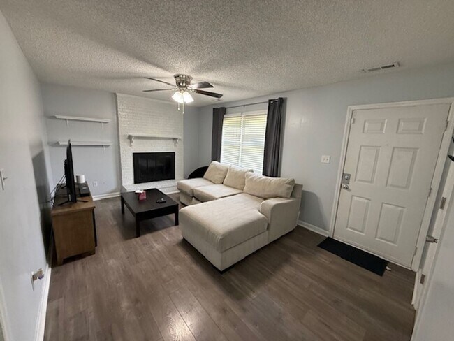 Building Photo - Rental Home Avail off of Gum Branch!