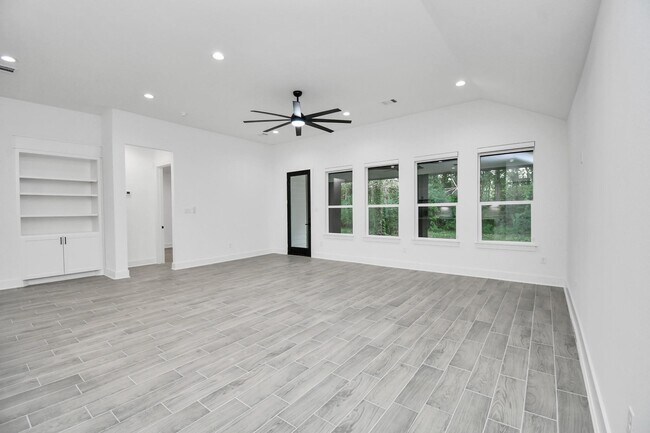 Building Photo - 519 Lovers Ln