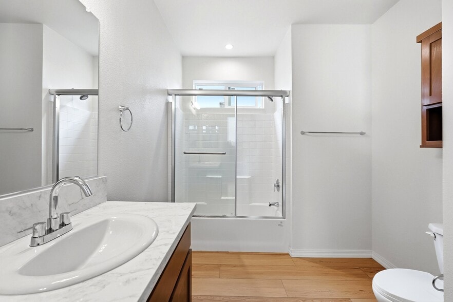 Building Photo - 7317 Kelvin Ave