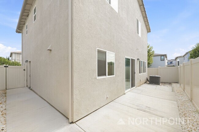 Building Photo - 3 BR/2.5BA | Newly Renovated Single Family Home | 1-Car Covered Parking | Nice backyard