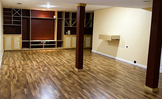 Building Photo - 806 Cobblefield Rd