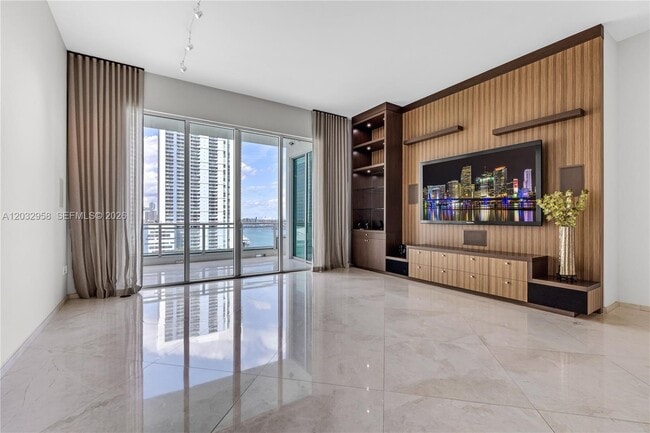 Building Photo - 900 Brickell Key Blvd