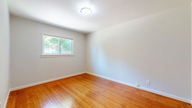 Building Photo - 3 Bedroom Home Available in East Richmond ...