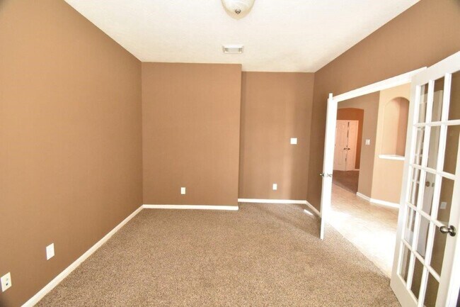 Building Photo - 22306 Fieldcrest Ln