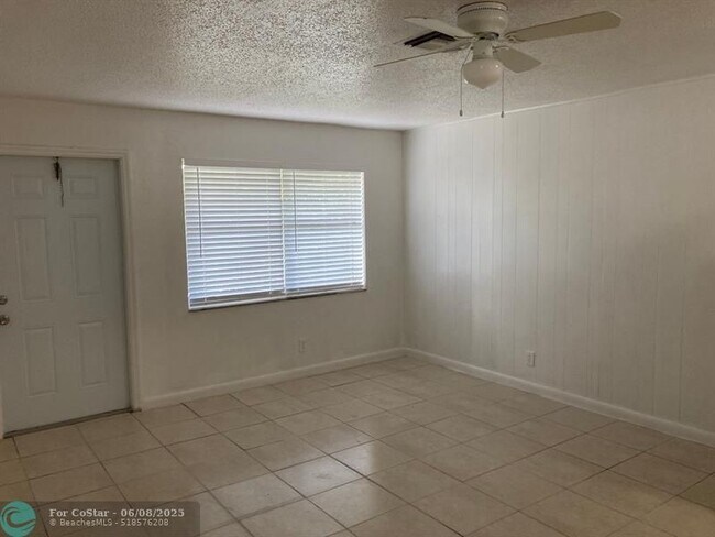 Building Photo - 3600 Riverside Dr
