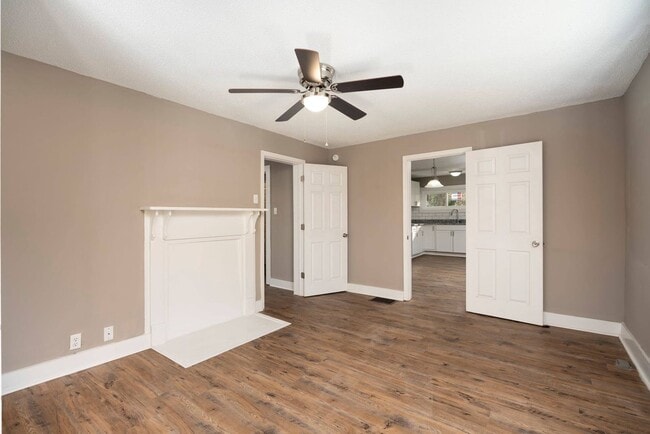 Building Photo - 2 Bedroom Home For Rent Near The Old Train Station!