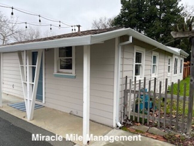 Building Photo - 658 Olive Ave