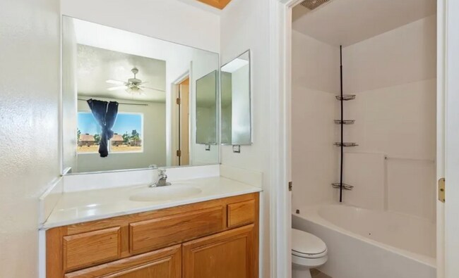Building Photo - 3 BEDROOM APPLE VALLEY HOME