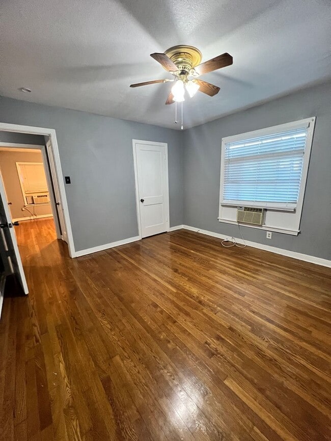 Building Photo - Bryn Mawr