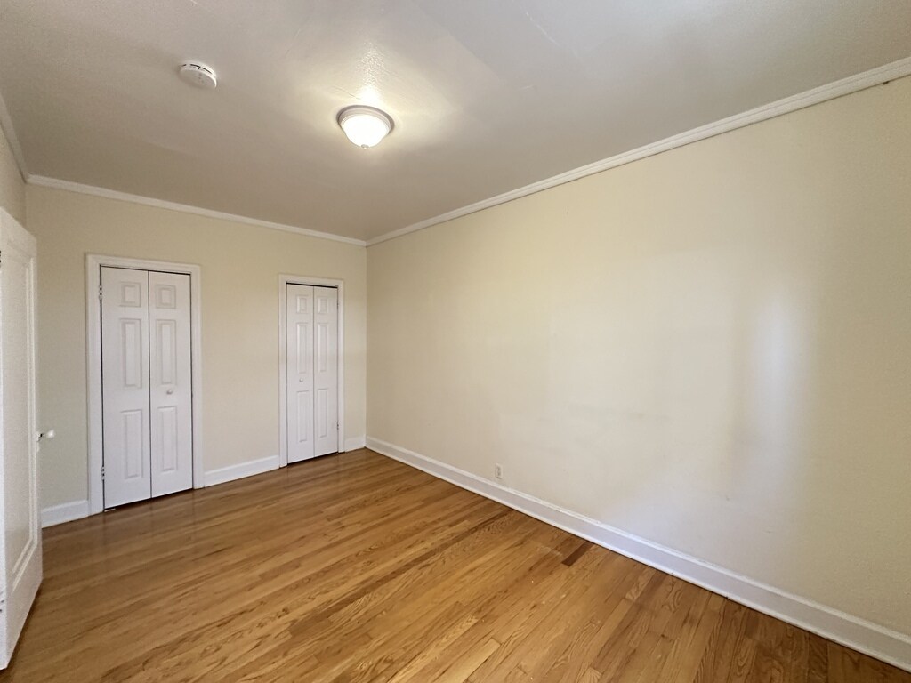Building Photo - 562 W Arlington Pl