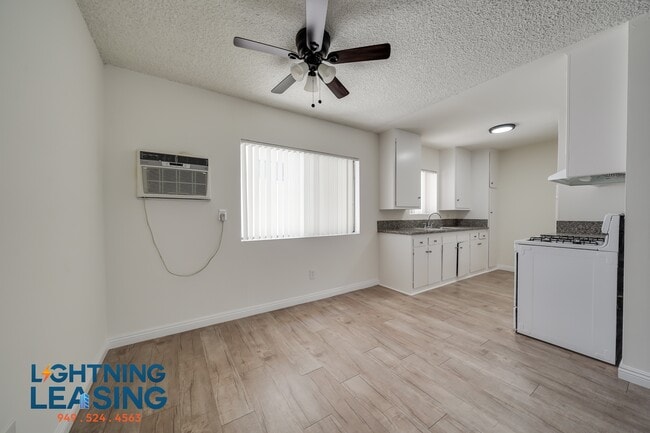 Building Photo - 5132 1/2 Yarmouth-25D