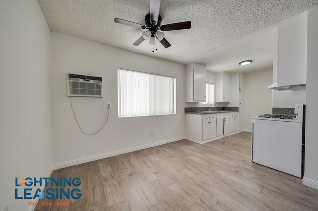 Building Photo - 5133 Yarmouth-25D