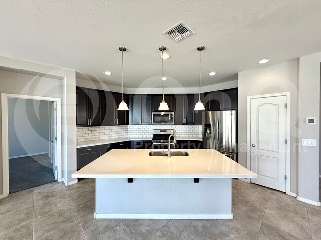 Building Photo - 2922 E Wayland Dr