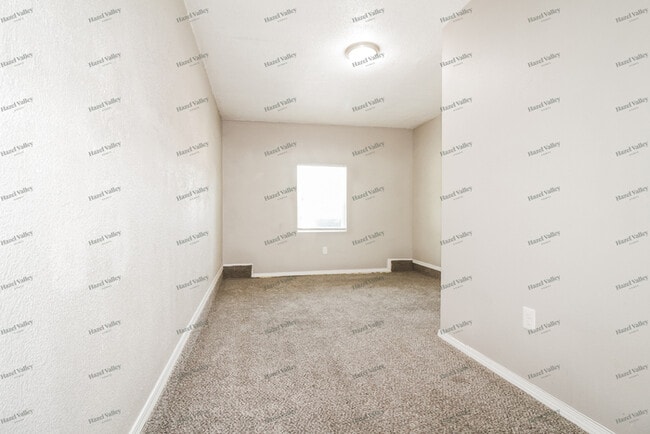 Building Photo - 613 Ramblin Oaks Dr