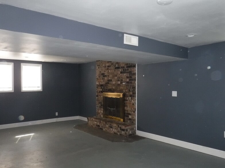 Building Photo - 4206 N 30th Ter