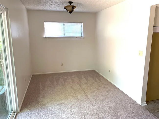 Building Photo - Pleasant Gunbarrel home 3/2.5/2 car