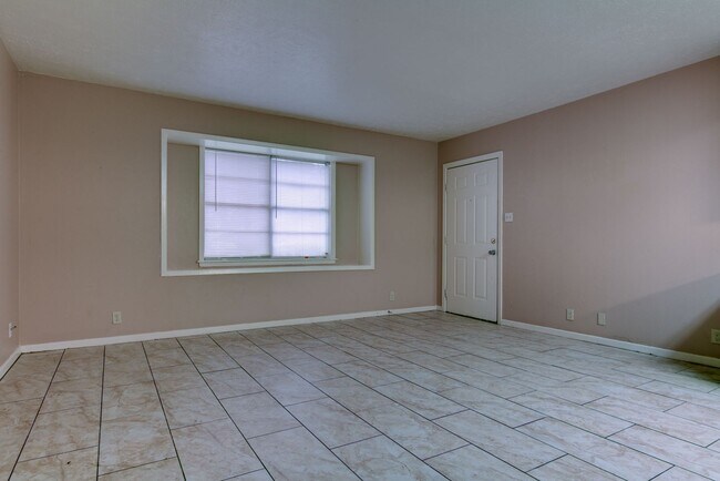 Building Photo - Apartment for rent!