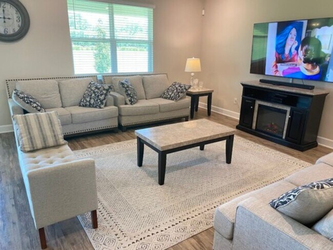 Building Photo - Beautiful 4 Bedroom Home in Amazing Wesley...