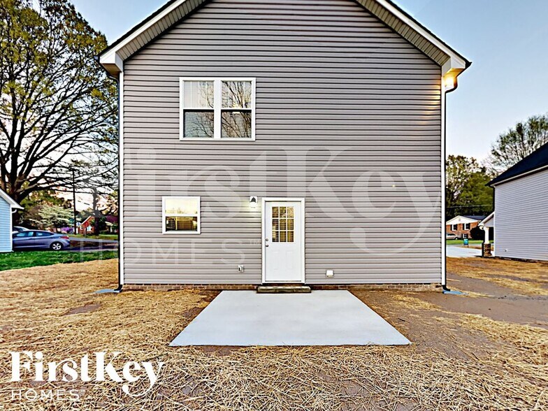 Building Photo - 5775 Sumter Ave