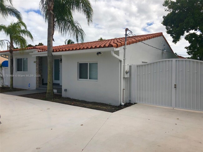 Building Photo - 6320 SW 24th St