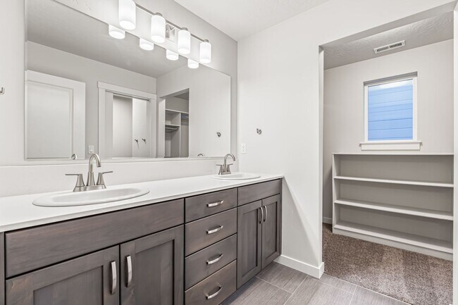 Building Photo - BRAND NEW BLACKROCK 4BD/2.5BA MERIDIAN HOME!