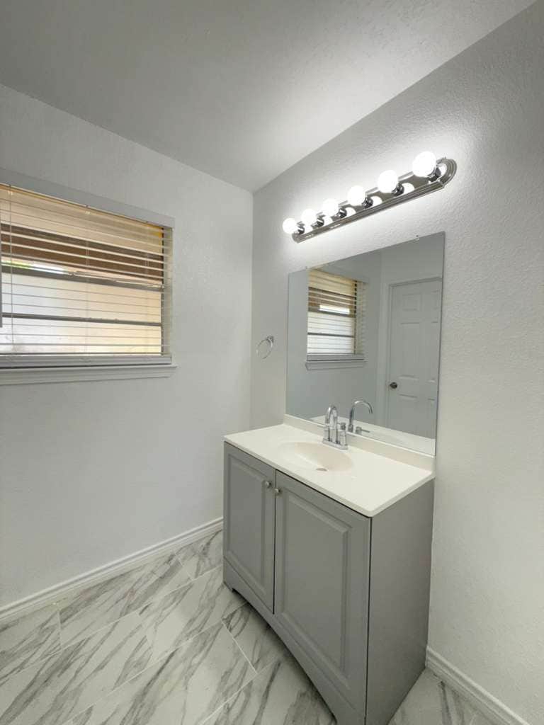 Building Photo - 317 E Lindbergh Blvd