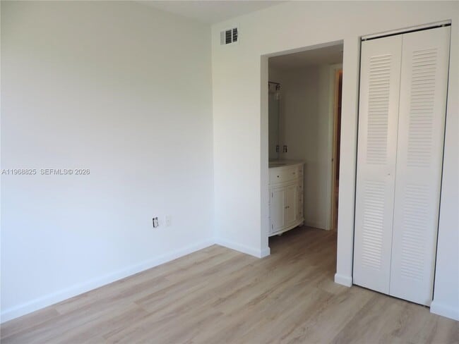 Building Photo - 566 NW 114th Ave