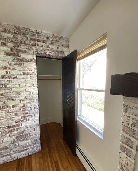 Building Photo - 10 Tollgate Ct