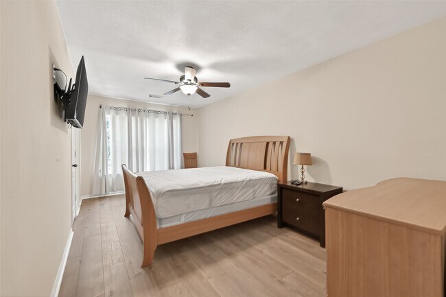 Building Photo - 3815 Pine Forest Green Blvd