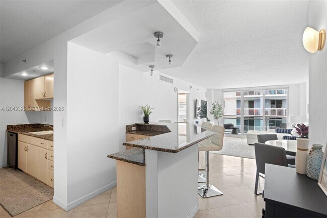 Building Photo - 6917 Collins Ave