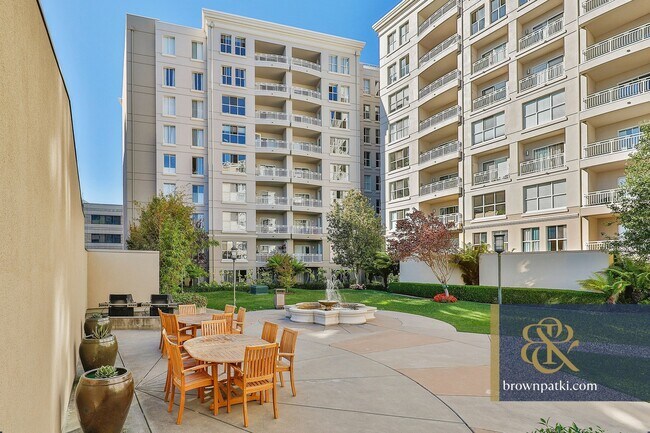 Building Photo - 140 S Van Ness Ave