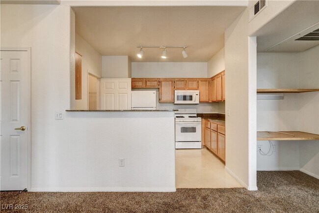 Building Photo - 10550 W Alexander Rd