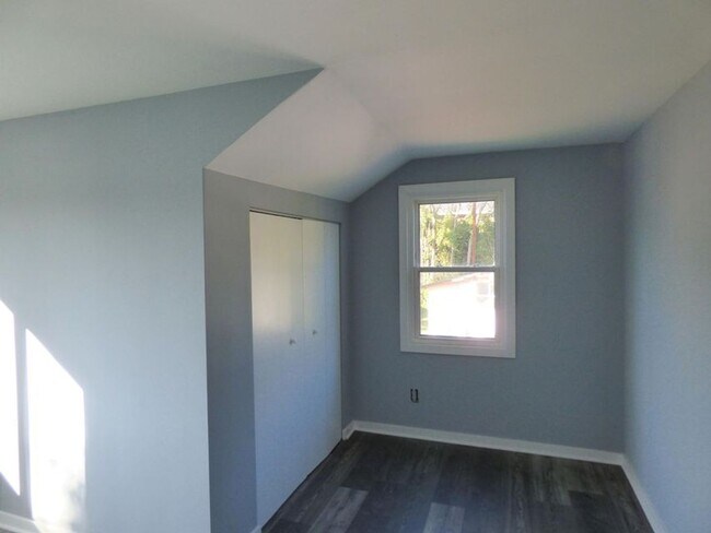 Building Photo - 3BR 1.5BA Twin Lakes Home