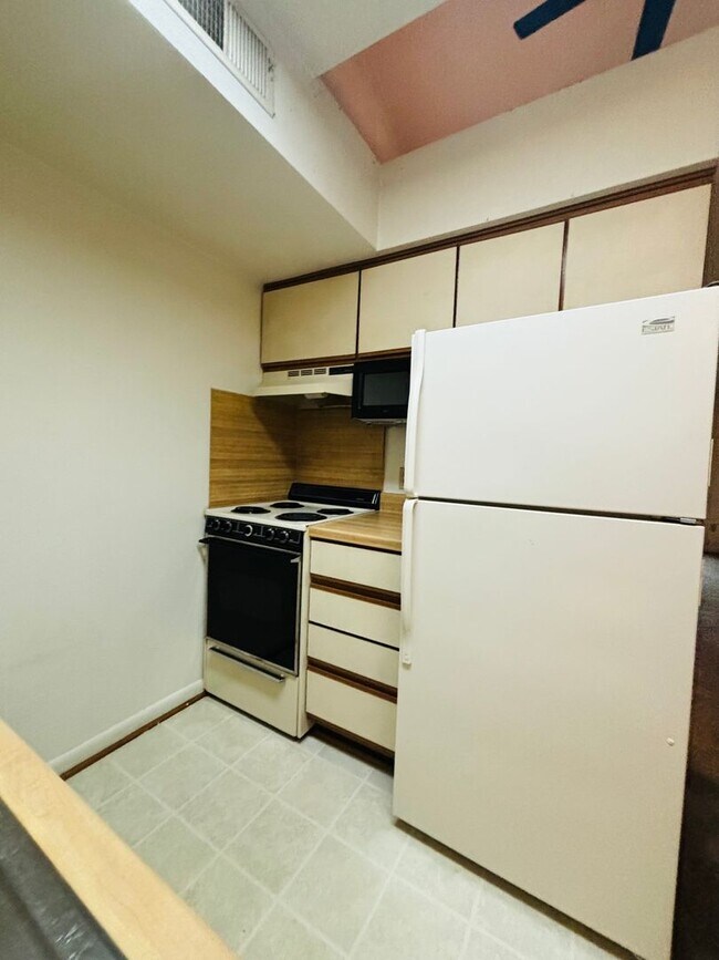 Building Photo - 507 Sunridge Dr
