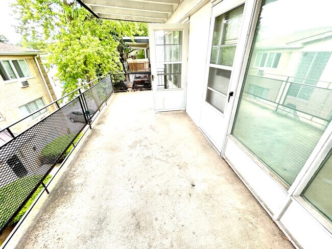 Building Photo - 7446 Franklin St