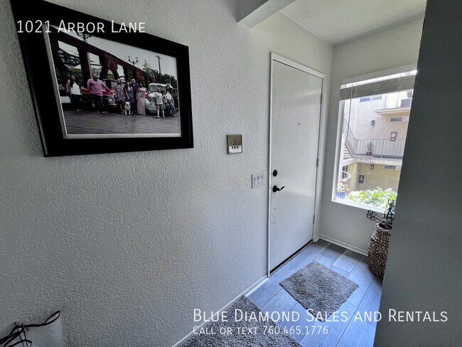 Building Photo - 1021 Arbor Ln