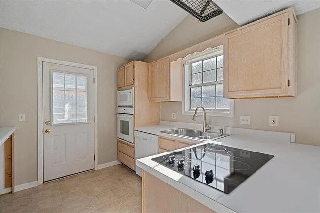 Building Photo - 2025 Brittania Cir