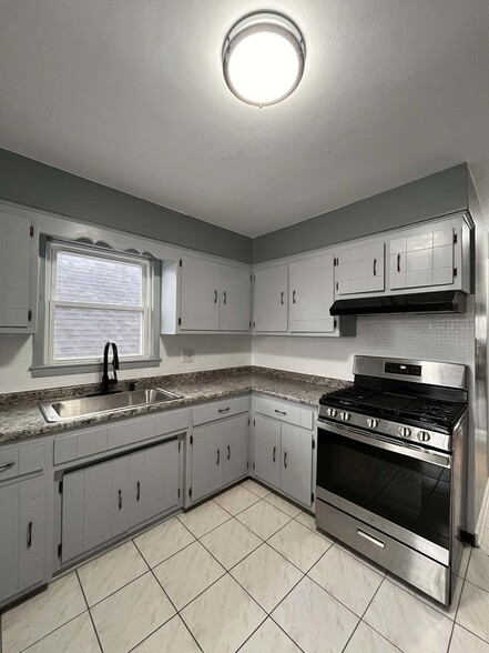 Building Photo - 6138 S Kilpatrick Ave