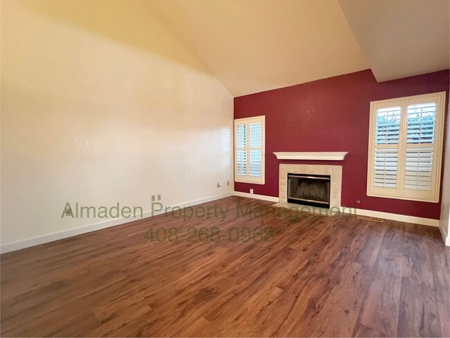Building Photo - Almaden Townhome in Great Location! Pets N...