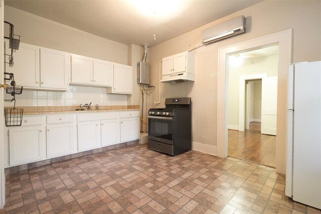 Building Photo - 303 Northwood St