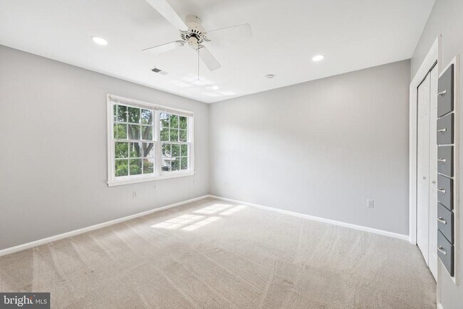 Building Photo - 6245 Windward Dr