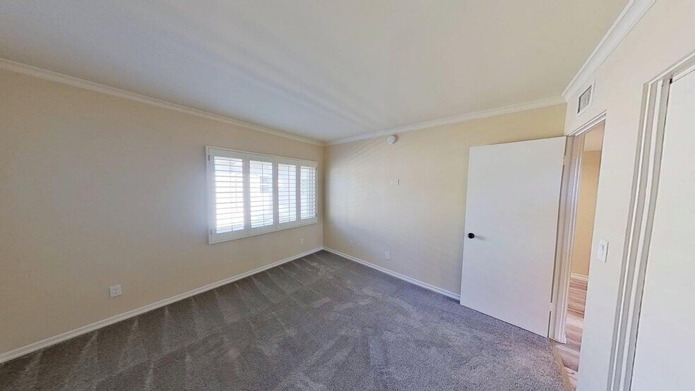 Building Photo - 4754 La Villa Marina