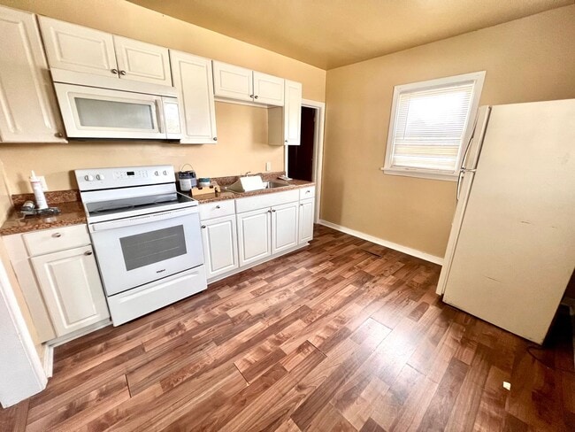 Building Photo - Beaver Falls - 2 bedroom 1 Bath Home