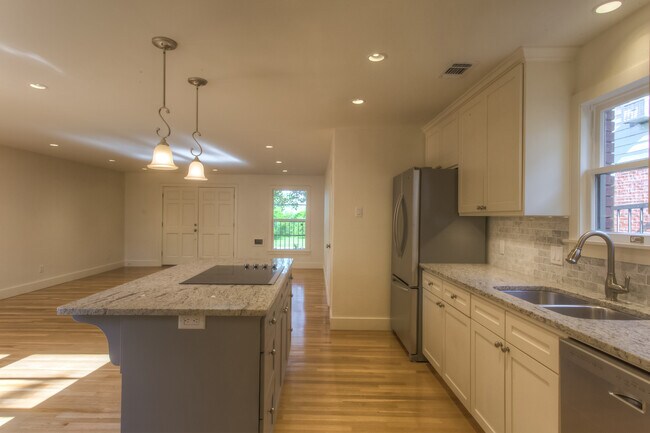 Building Photo - Fantastic Remodel in a Perfect Location!